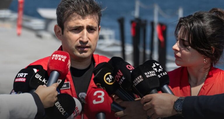 neden-mikrofonda-komutanlar-degil-erdoganin-damadi-selcuk-bayraktar-var-89vfWIdL.jpg