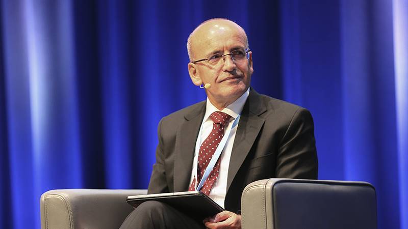 Mehmet Şimşek, yıl sonu için rakam verdi: Enflasyonla mücadele kolay bir iş değil, geçmişe yönelik bir uyarlama süreci var