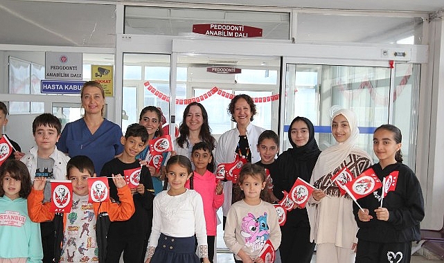 eu dis hekimligi fakultesi cocuklarla cumhuriyet coskusunu paylasti Bc6Y2C4b.jpg