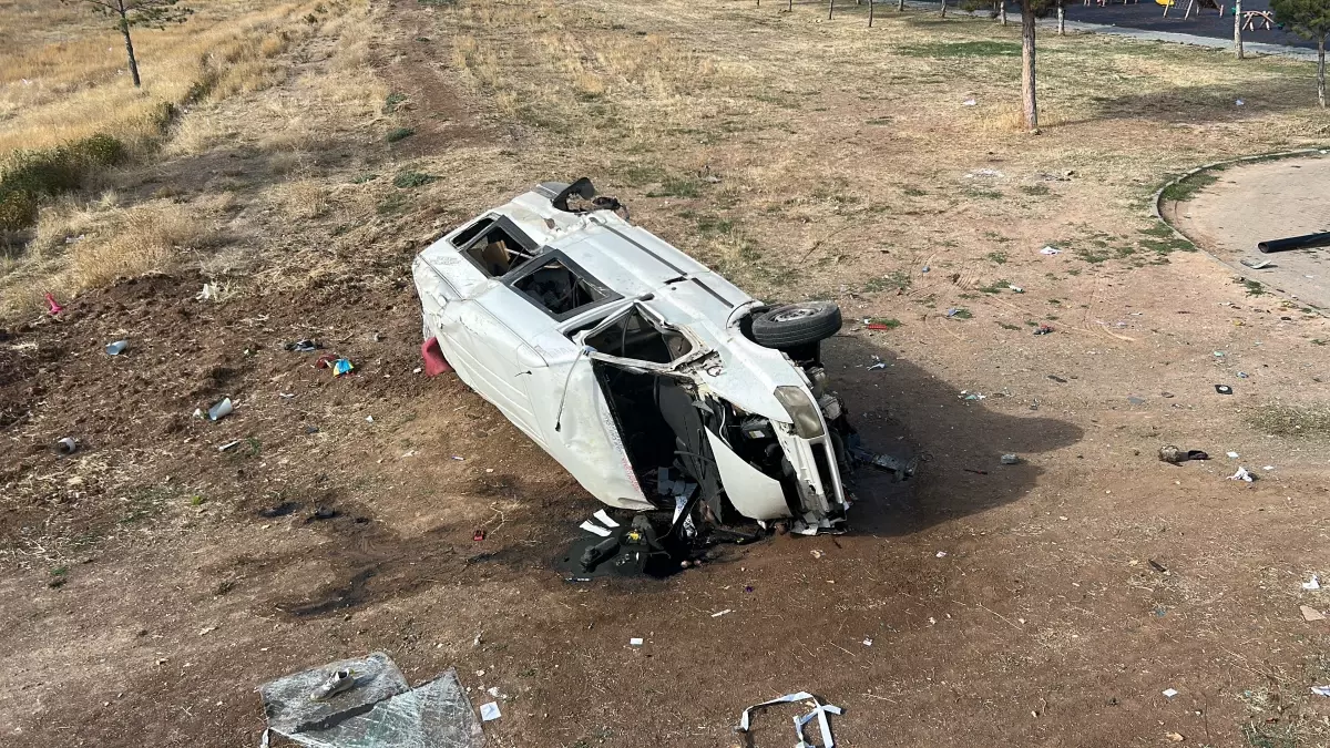 sivasta minibus kazasi 4 yarali vH97RJdA.jpg