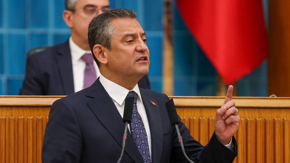 Özel’den Gebze’de yıkılan bina için açıklama: Metroyu CHP’li belediye yapıyor olsa sabah 6’da kapıları kırar, bürokratları evden alırlardı; şimdi yalan açıklama yapıyorlar