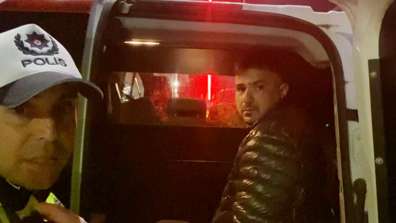 Alkollü sürücü önce makam aracına çarptı, sonra kaçmaya kalkıştı