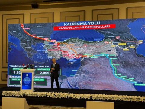 Abdulkadir Uraloğlu: Karadeniz’e demir yolu Samsun’dan Sarp’a uzanacak